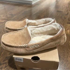 UGG Ansley Slipper size 8, color chestnut, in box, great condition.